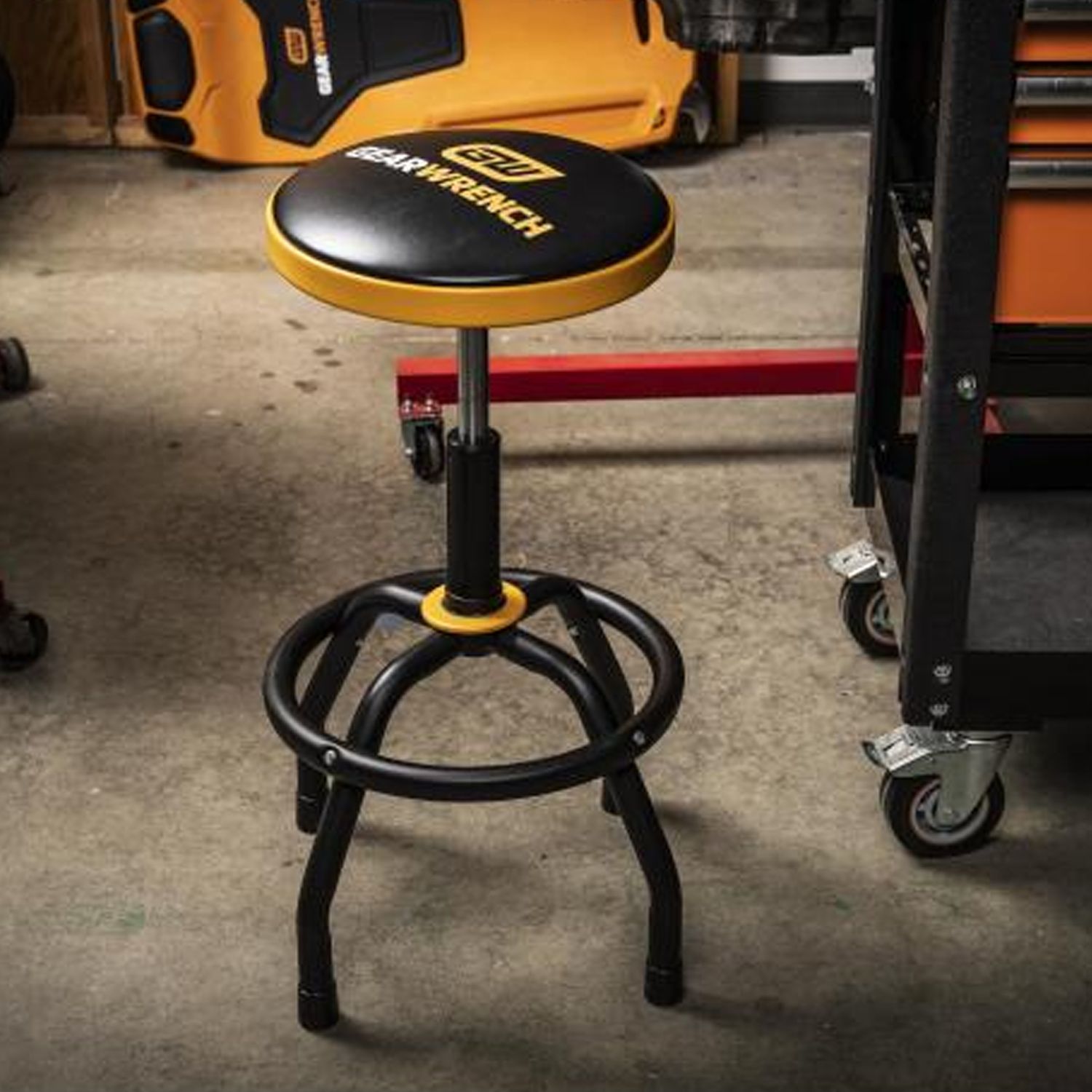 GEARWRENCH 86992 100kg Capacity 660mm - 787mm (26"-31") Adjustable Height Swivel Shop Stool – image 6