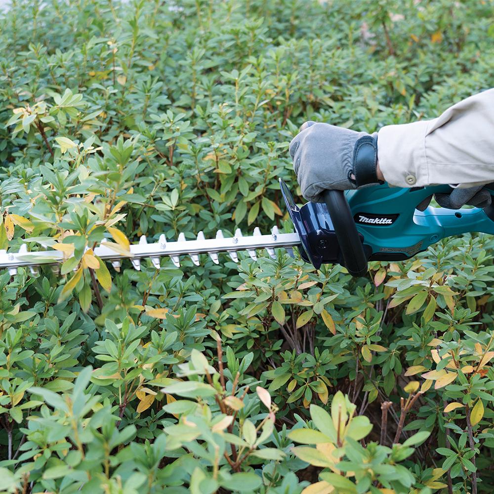 Makita battery operated online hedge trimmer