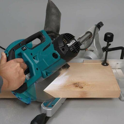 Makita LS1110F 1450W 260mm (10-1/4") Slide Compound Mitre Saw – image 3