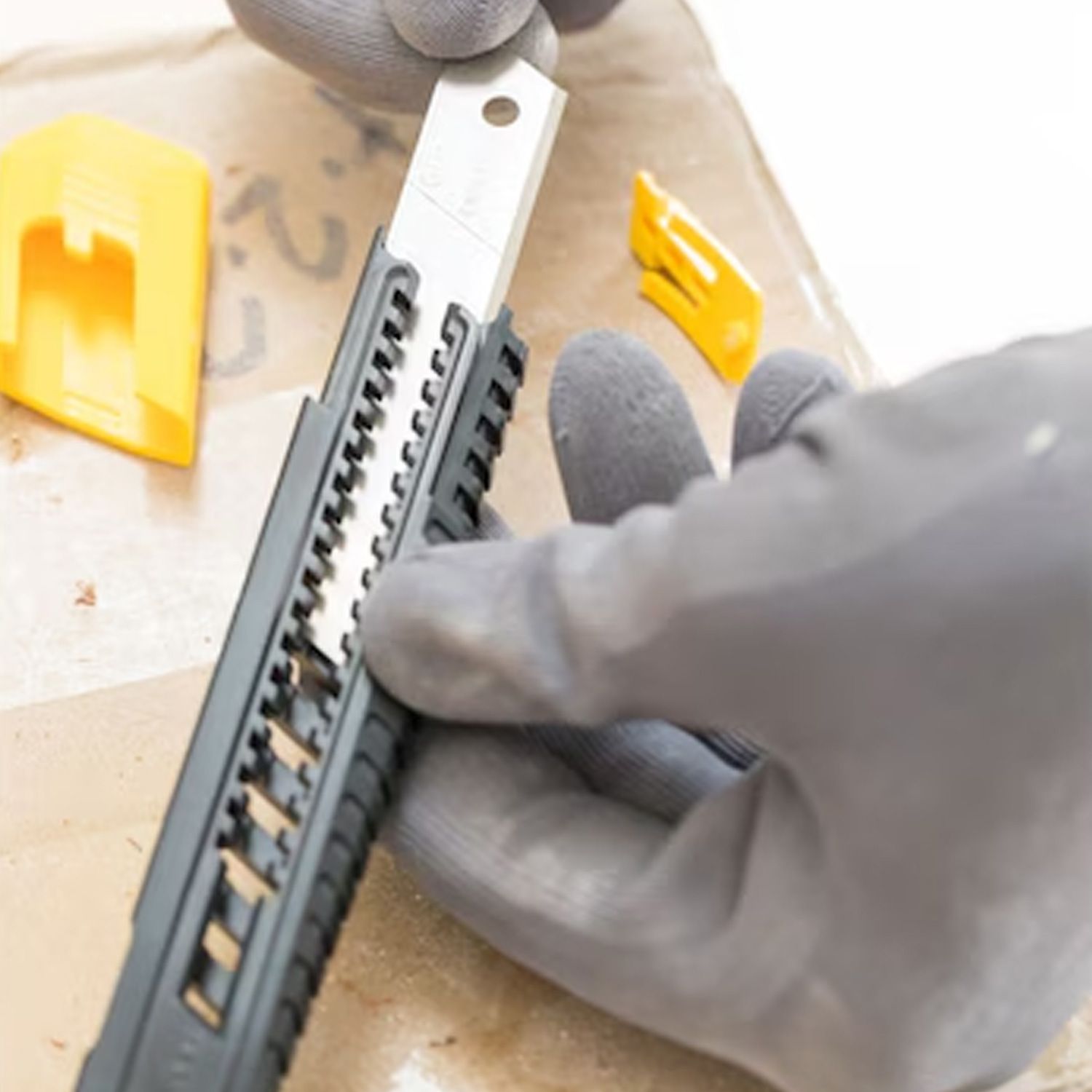 Stanley 0-10-151 18mm Slide Lock Snap Off Knife – image 6