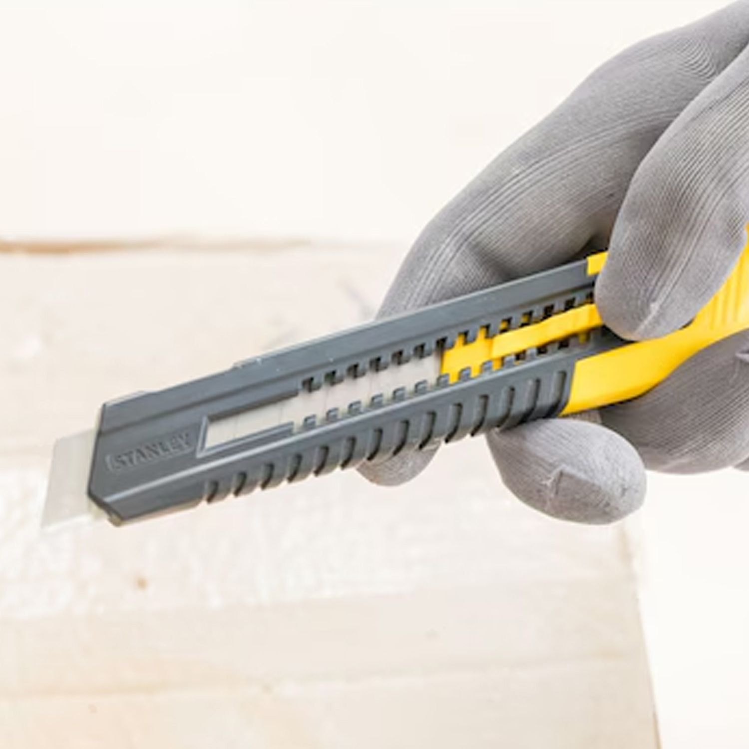 Stanley 0-10-151 18mm Slide Lock Snap Off Knife – image 7