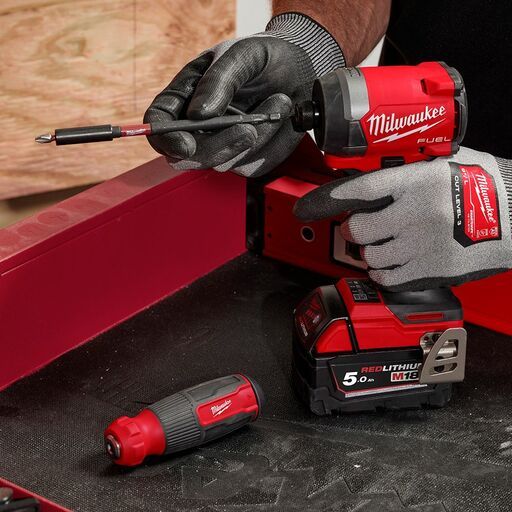 Milwaukee 48222915 14-in-1 Multi-Bit Screwdriver with SHOCKWAVE™ Bits – image 8