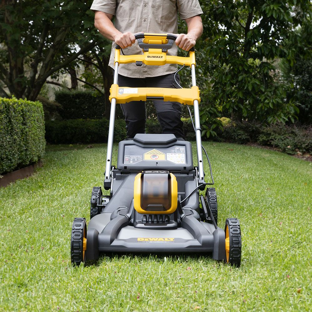 DeWalt DCMWSP550Z1-XE 54V XR Brushless Self-Propelled Mower Combo Kit