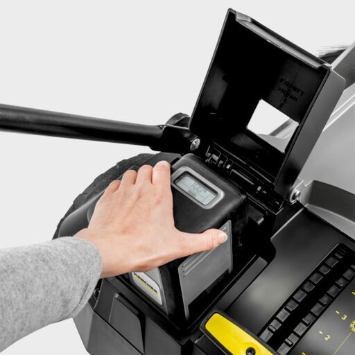 Karcher KM 70/30 BP 2SB (9.505-418.0) Karcher KM 70/30 BP 2SB (9.505-418.0) 36V 980mm Cordless Manual Sweeper Kit – image 4