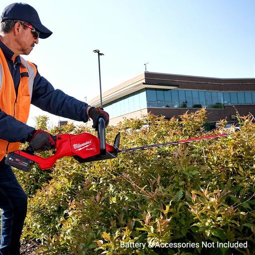 Milwaukee M18FHT300 18V Li-ion Cordless FUEL 762mm (30") Hedge Trimmer - Skin Only – image 7