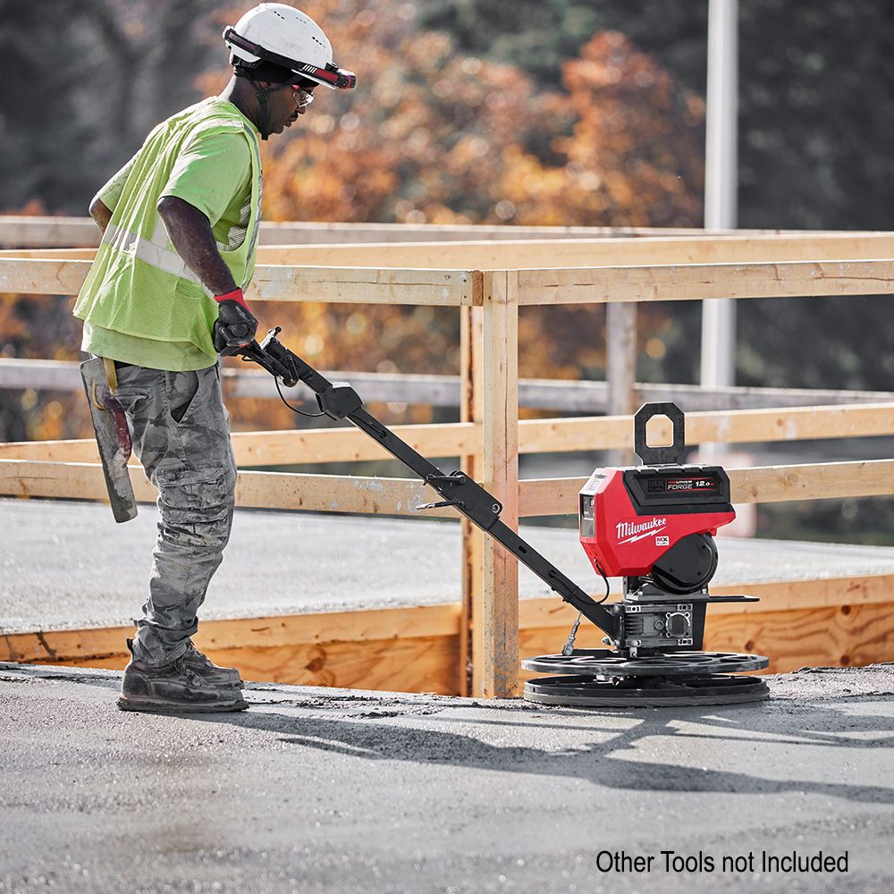 Milwaukee MXFWBTO60-0 MX FUEL™ 600mm (24") Walk-behind Edging Trowel - Skin Only – image 5
