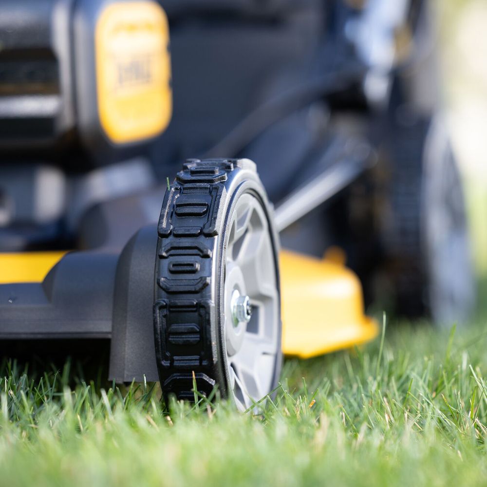 DeWalt ST-DCMWP134P2-XE 36V (18V x 2) Li-ion 5.0Ah Cordless Brushless 530mm (21") Push Mower Combo Kit – image 14