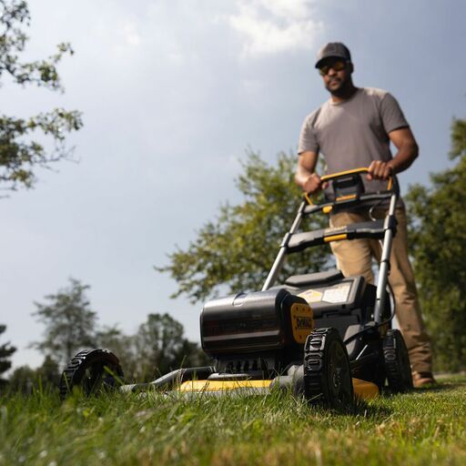 DeWalt ST-DCMWP134P2-XE 36V (18V x 2) Li-ion 5.0Ah Cordless Brushless 530mm (21") Push Mower Combo Kit – image 11