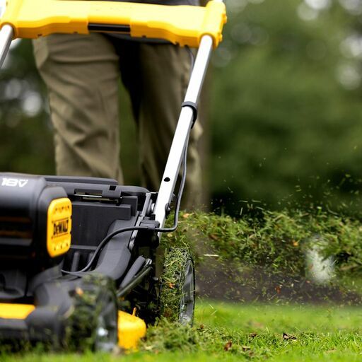 DeWalt ST-DCMWSP156W2-XE 36V (18V x 2)  8.0Ah XR Brushless 530mm (21") Self-Propelled RWD Mower Combo Kit – image 18