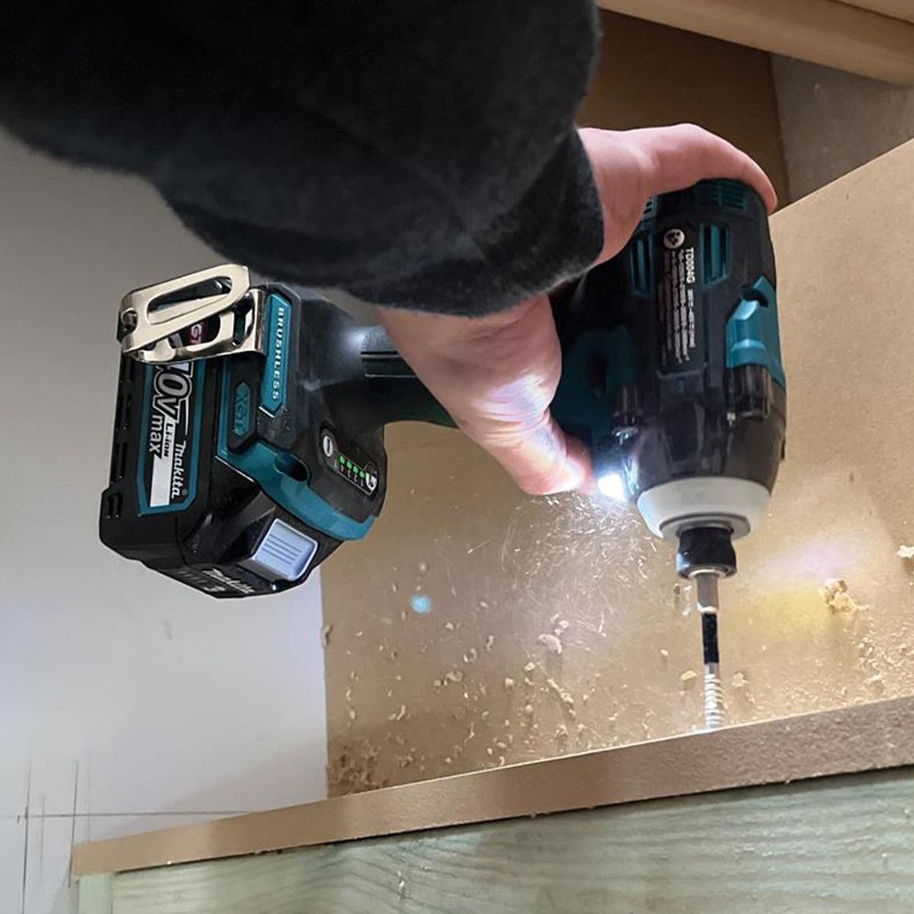 Makita TD004GD201 40V MAX 2.5Ah Li-ion Cordless Brushless Impact Driver Combo Kit – image 6
