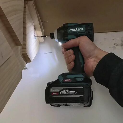 Makita TD004GD201 40V MAX 2.5Ah Li-ion Cordless Brushless Impact Driver Combo Kit – image 4