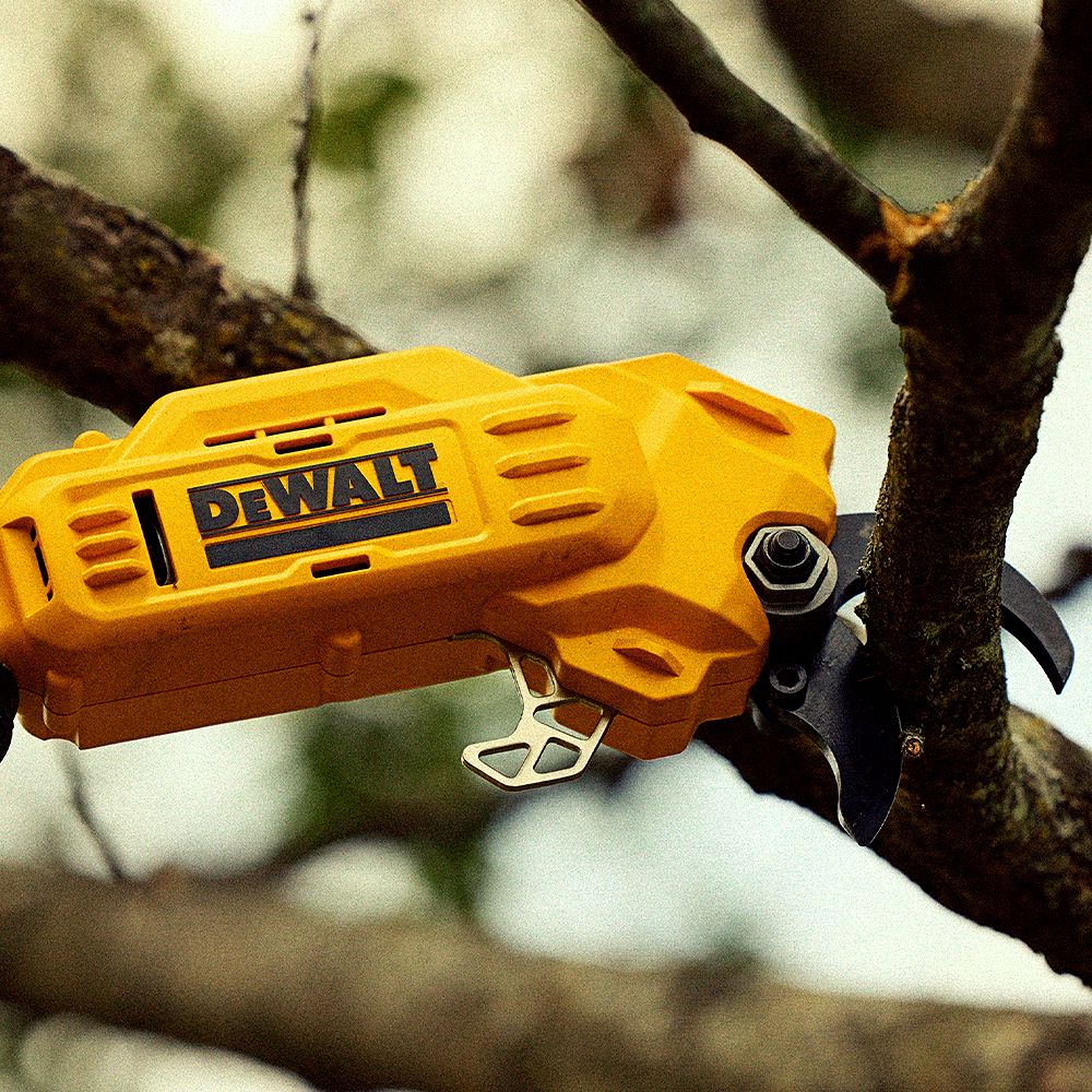 DeWalt DCMPP569N-XE 18V XR Li-ion Cordless 38mm Pole Pruner - Skin Only – image 9