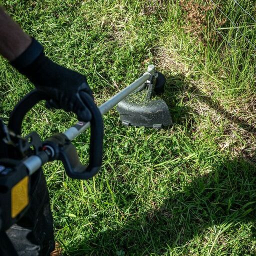 DeWalt DCMST911N-XE 54V XR Li-ion FlexVolt Cordless Brushless 42cm D-Handle Line Trimmer - Skin Only – image 18