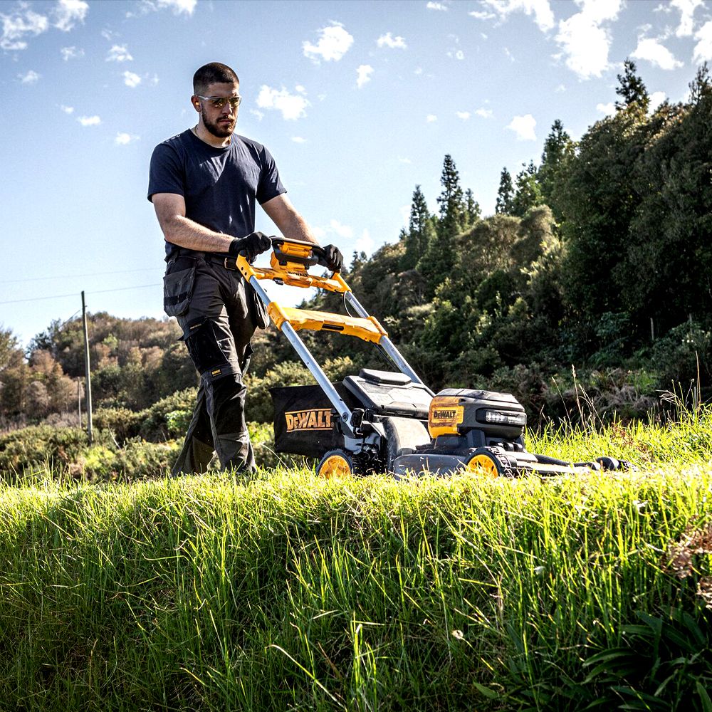 DeWalt DCMWSP660Z2-XE 54V XR FlexVolt 15.0Ah Li-ion Cordless Brushless 530mm (21") Self-Propelled Mower Combo Kit – image 11