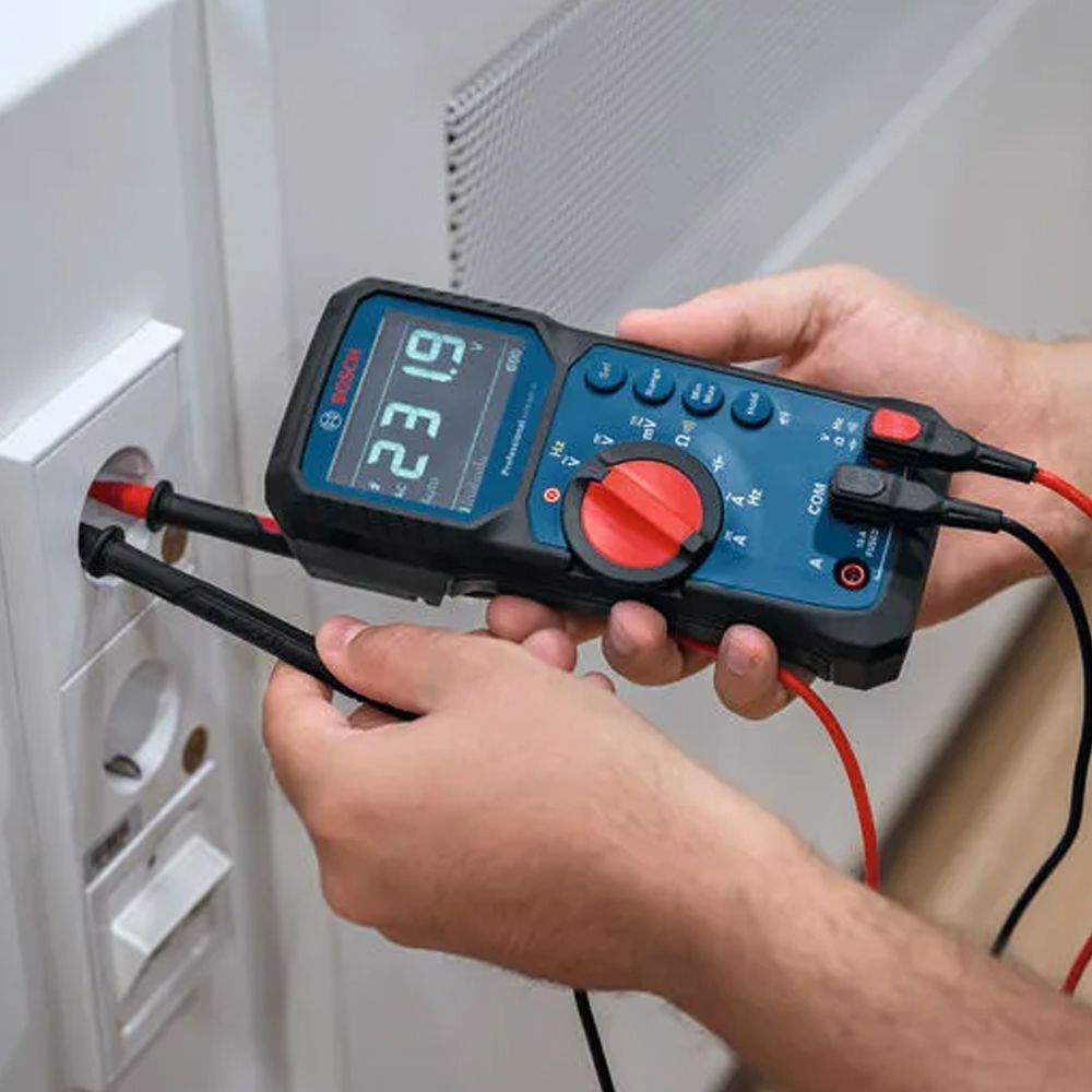 Bosch 0.615.A50.0GP 3.7V 1.0Ah Professional Digital Multimeter & IP54 Dual Power Clamp Meter Electricians Starter Kit – image 4