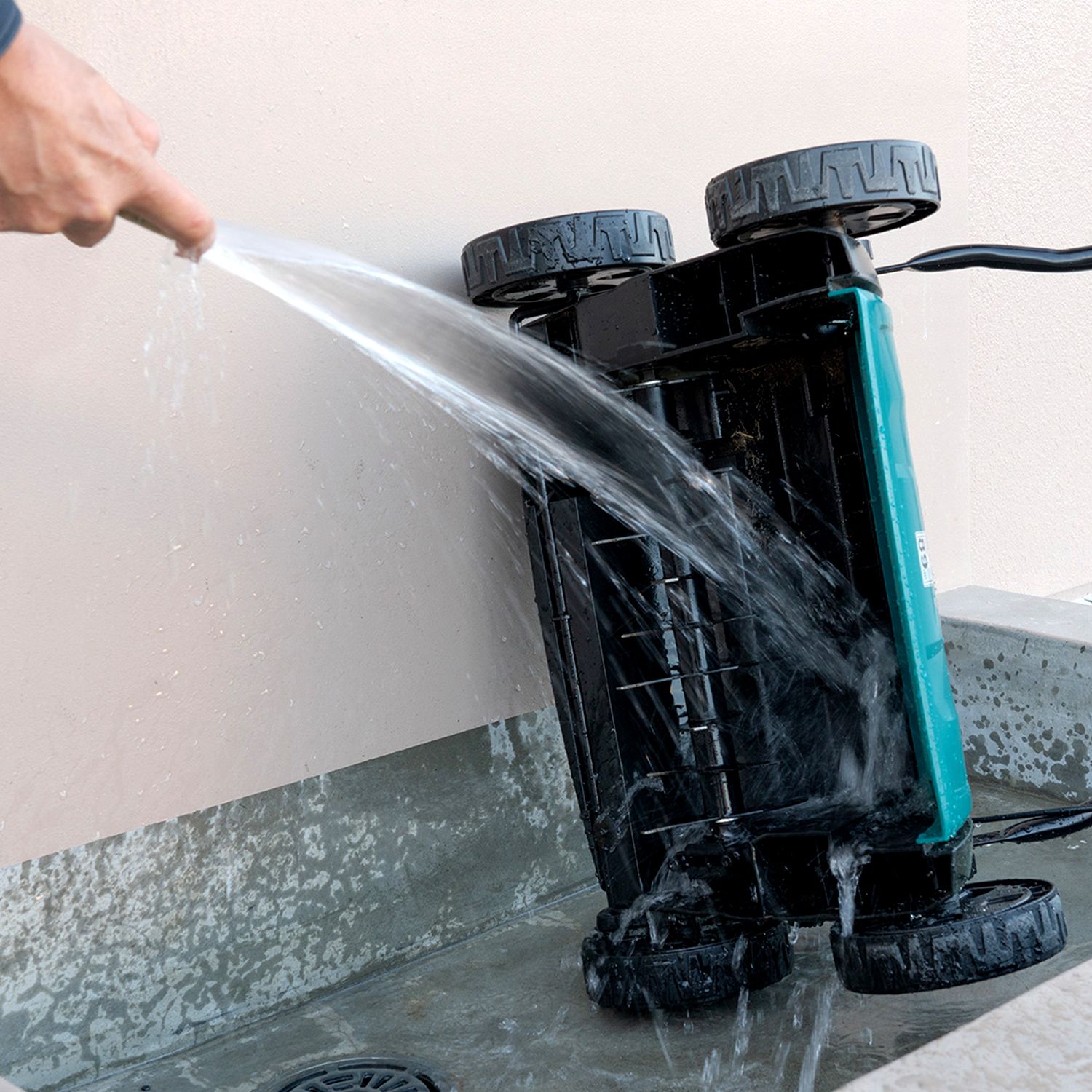 Makita DUV320Z 18V Li-ion Cordless Brushless 320mm Lawn Scarifier - Skin Only – image 6
