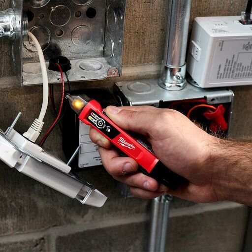Milwaukee 3203-20 12V-49V AC Dual Range Non Contact Voltage Detector with Flashlight – image 4