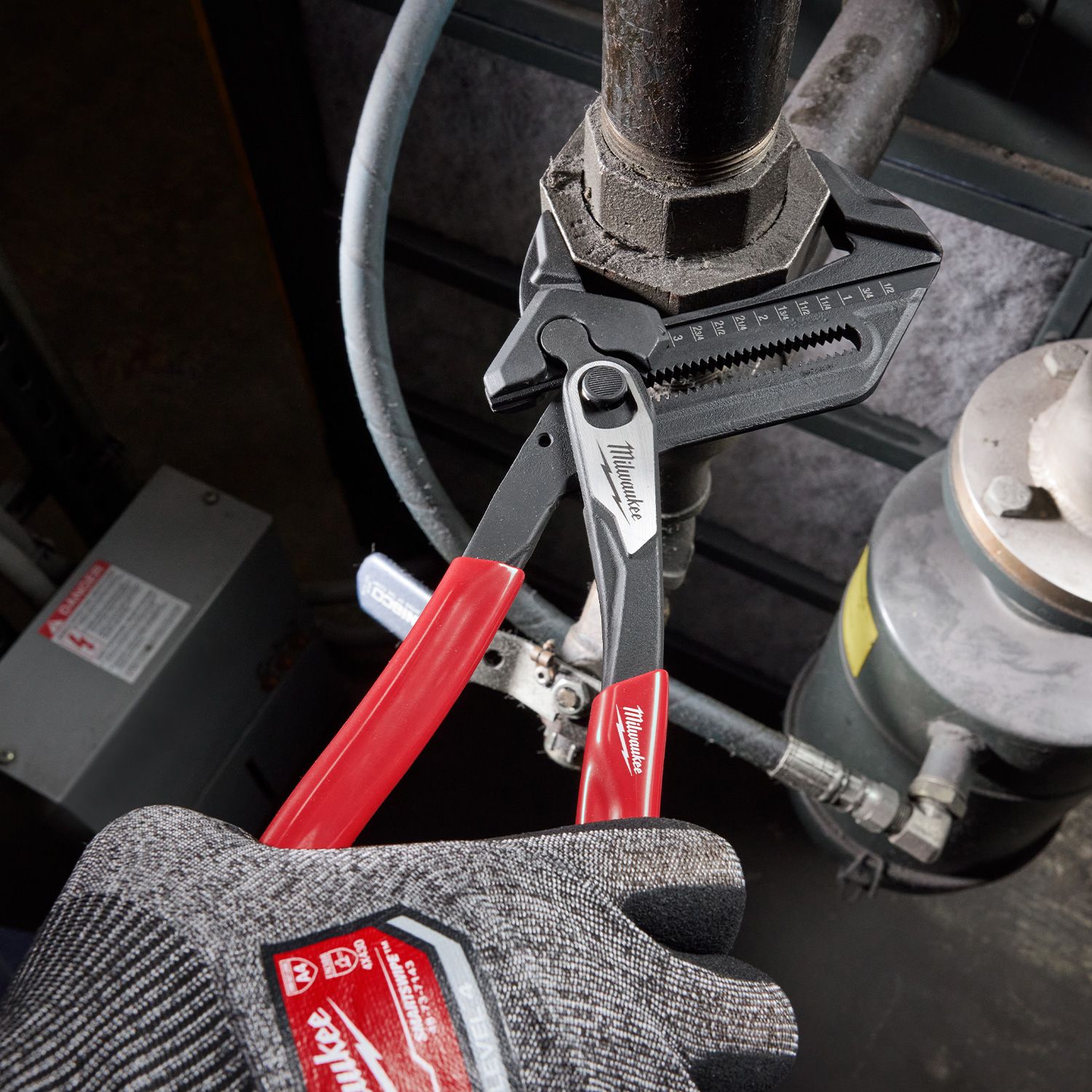 Milwaukee 4932501151 300mm (12") Smooth Jaw Plier Wrench – image 7