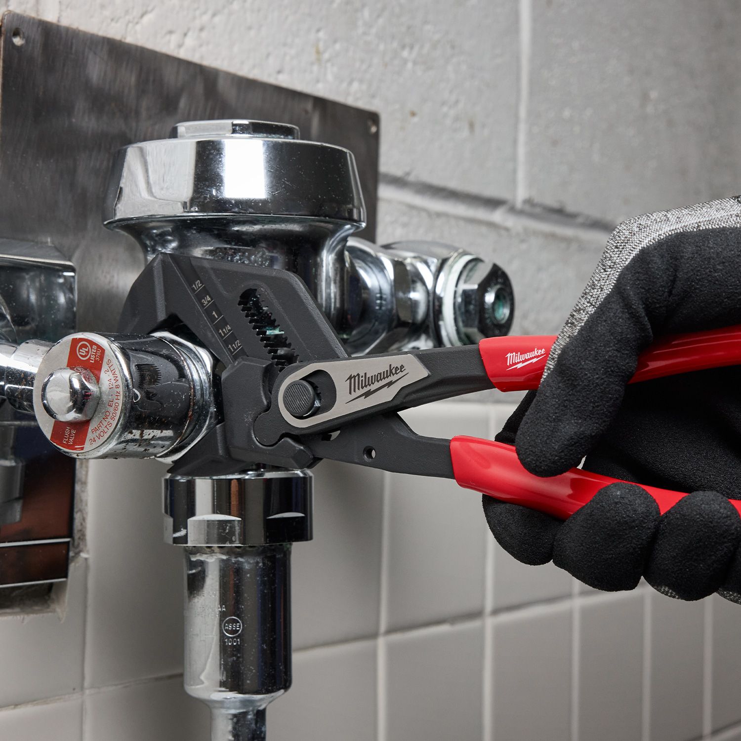 Milwaukee 4932501152 2pce 180mm & 250mm Smooth Jaw Plier Wrench Set – image 7