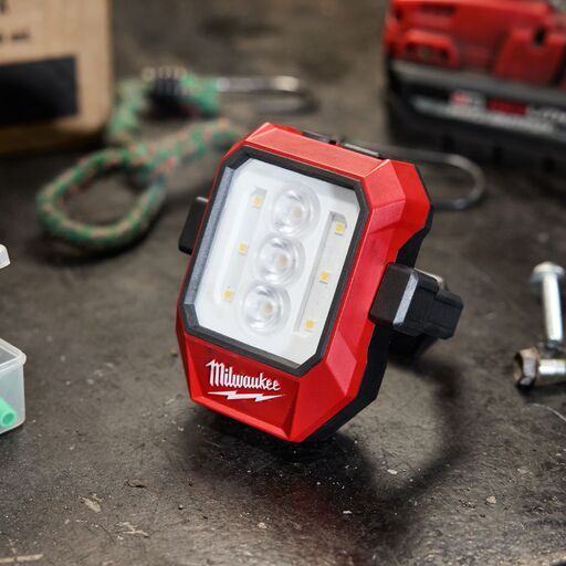 Milwaukee MIRTLC600 600 Lumen Rechargeable Compact Task Light – image 9