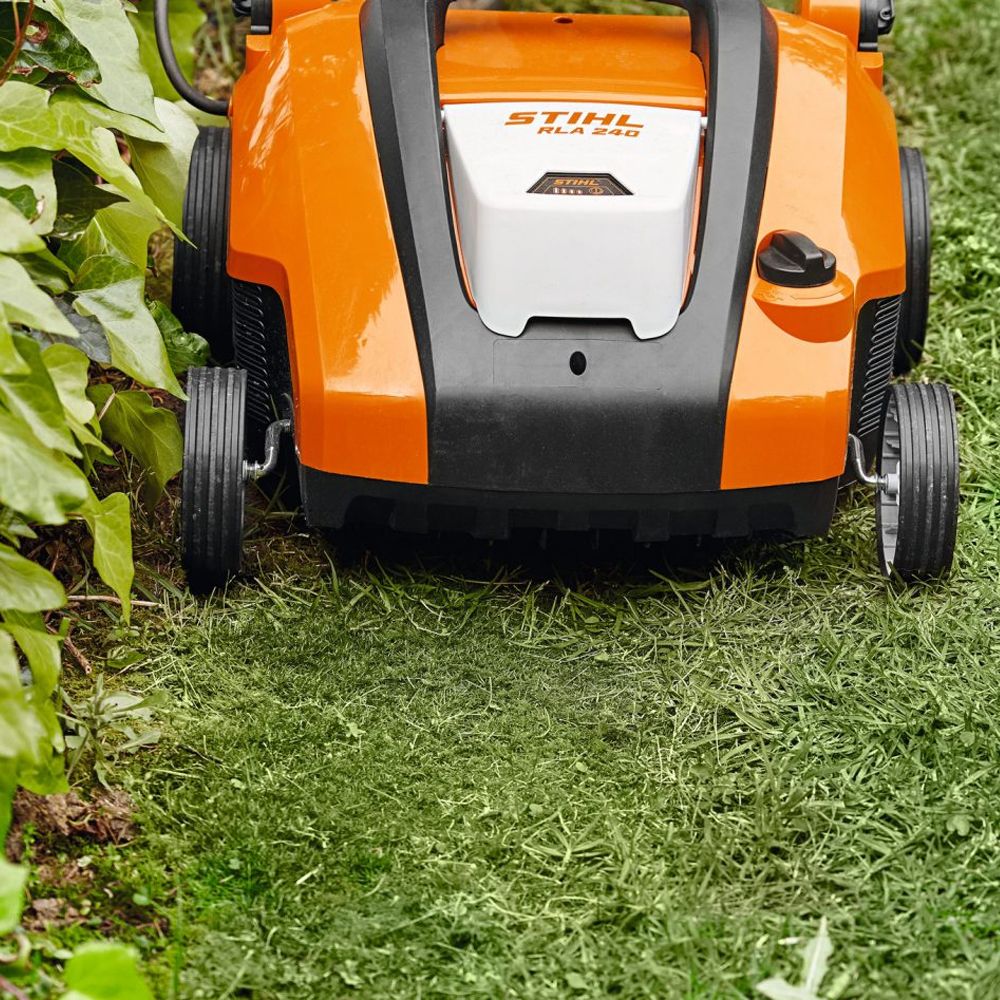 STIHL RLA 240 (62910116600) 36V Li-ion Cordless AK System 15mm Lawn Scarifier - Skin Only – image 3