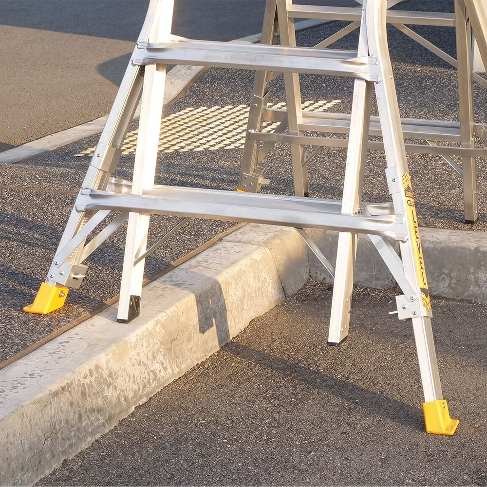 Gorilla RPL0508-LVL 1.45m-2.34m 150kg Compact Aluminium Adjustable Platform Ladder with Integrated Quad Leveller – image 2