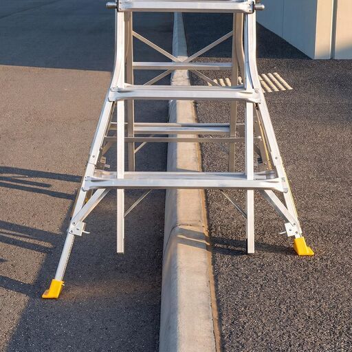 Gorilla RPL0508-LVL 1.45m-2.34m 150kg Compact Aluminium Adjustable Platform Ladder with Integrated Quad Leveller – image 3