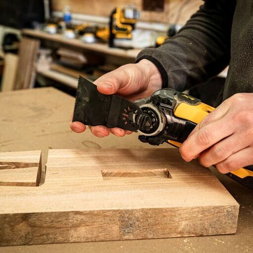 DeWalt DCS359N-XJ 18V XR Li-Ion Cordless Brushless Low Vibration Oscillating Multi Tool  - Skin Only – image 9